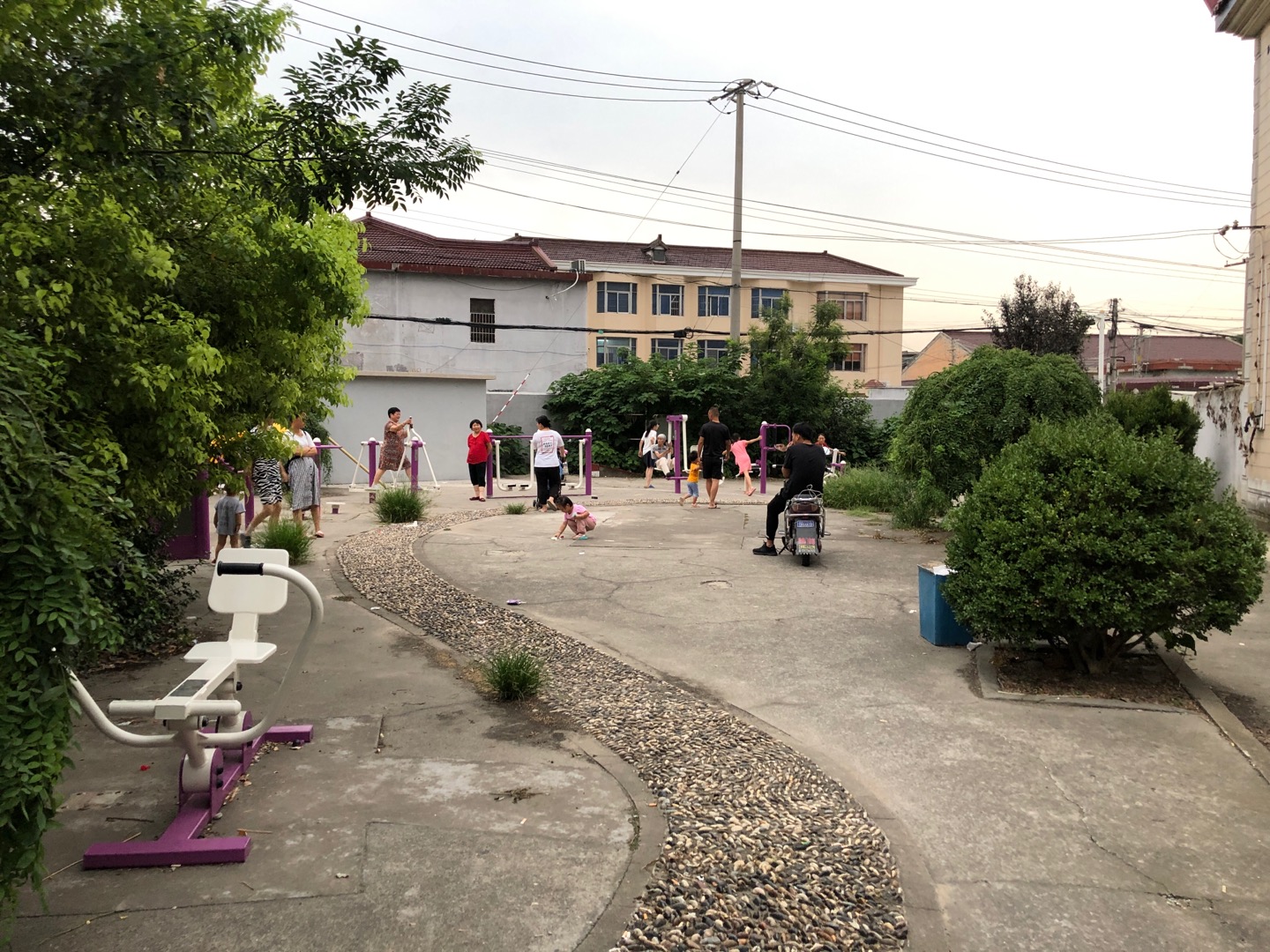 紀(jì)東村梅園健身點(diǎn)