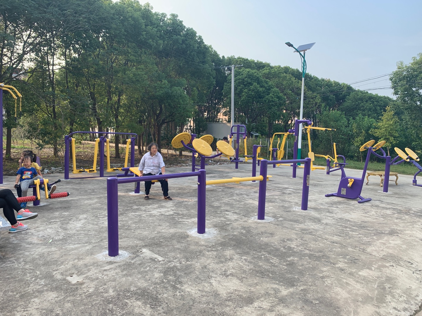 東平鎮(zhèn)東風(fēng)四村健身點(diǎn)