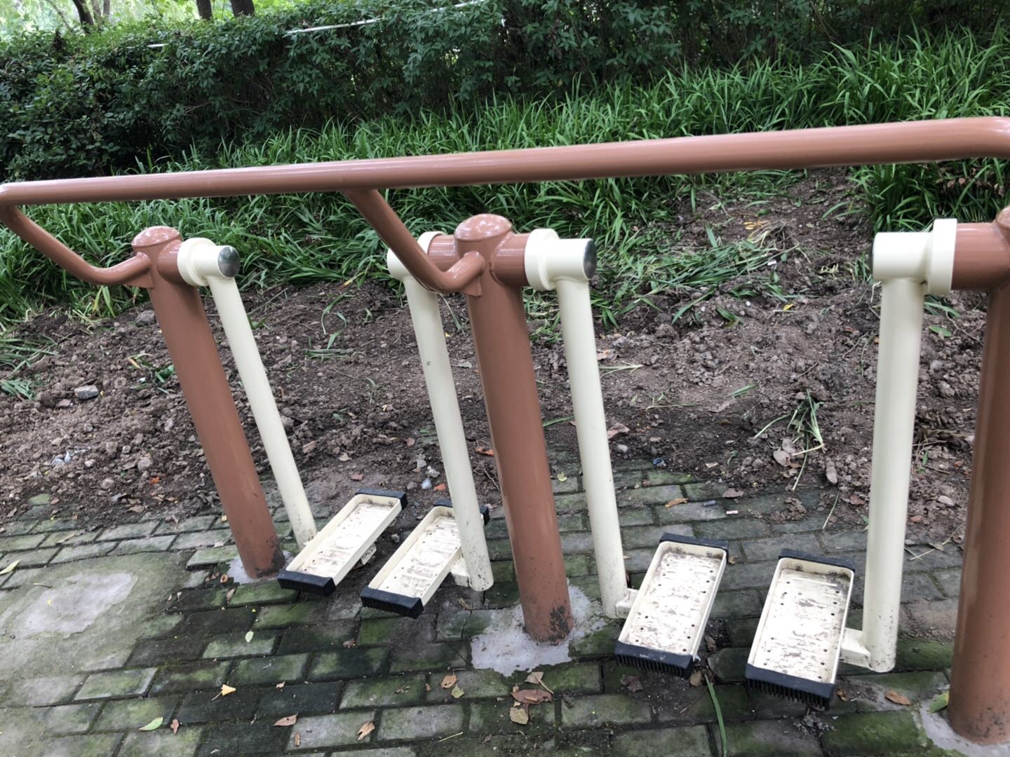 二位太空漫步機(jī)