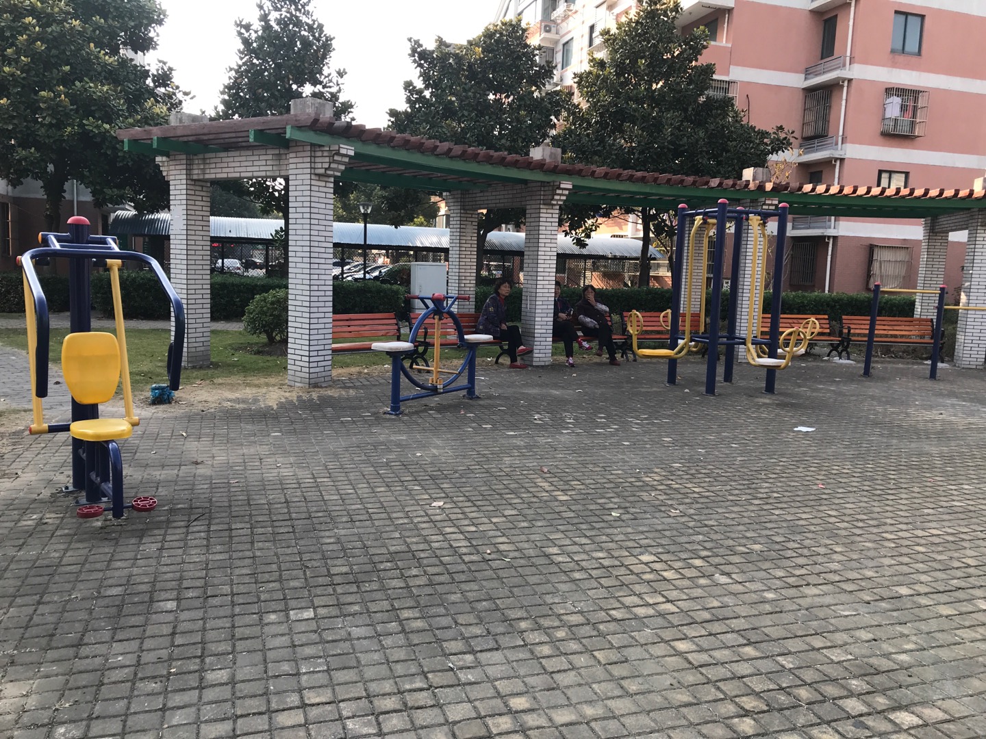 鄧鎮(zhèn)一居施鎮(zhèn)路385弄96號前健身路徑