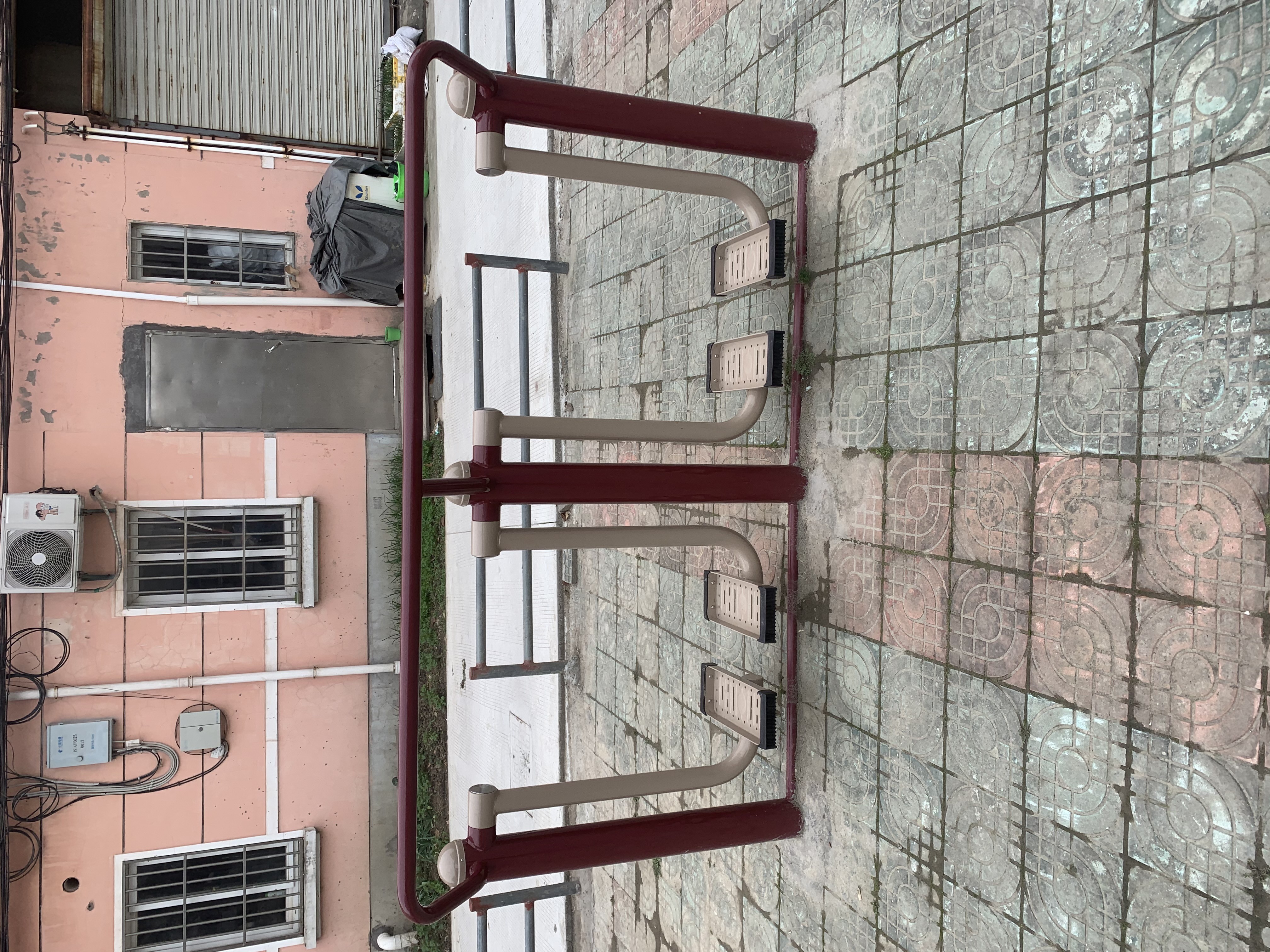 二位太空漫步機(jī)