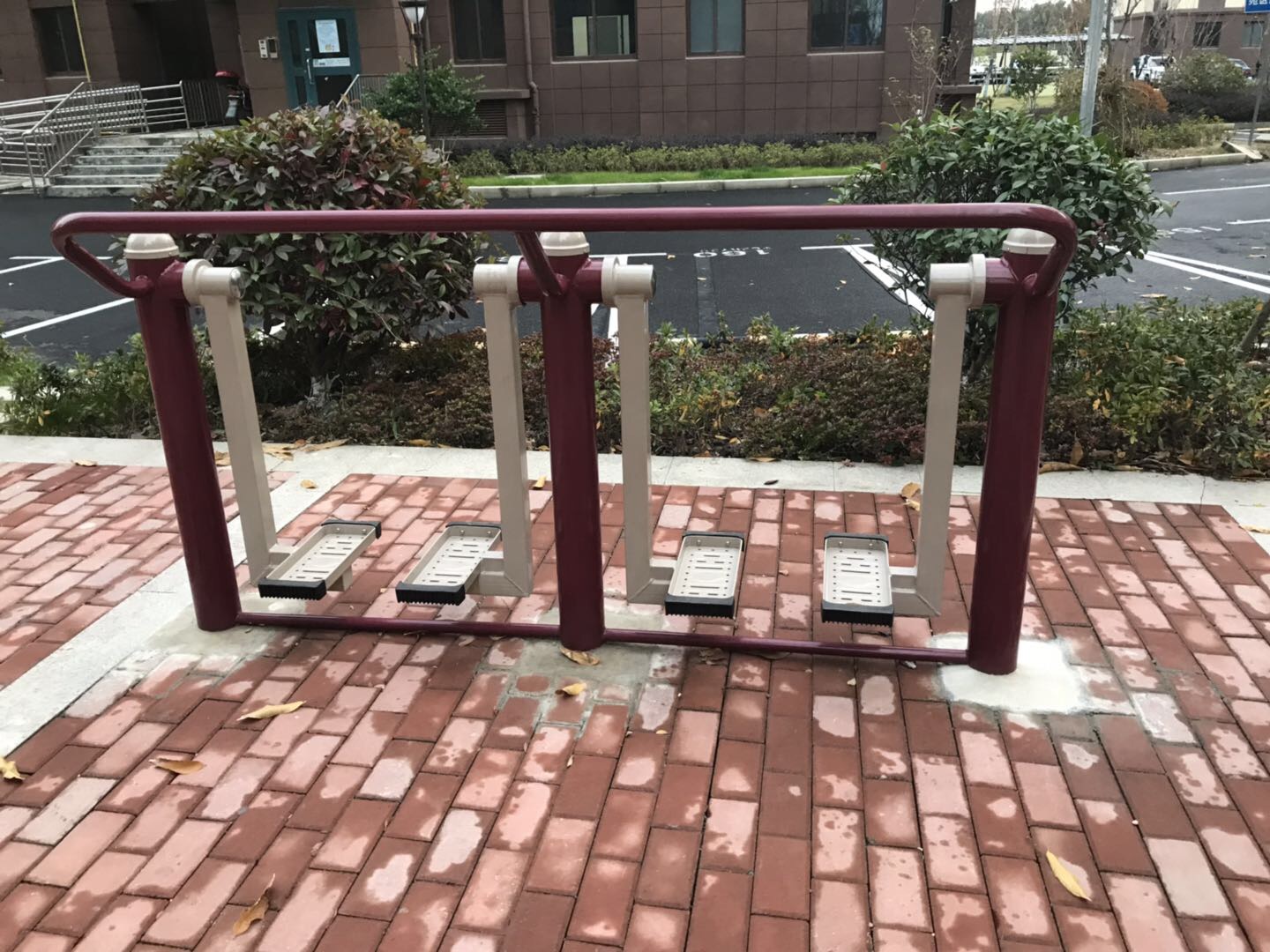 二位太空漫步機