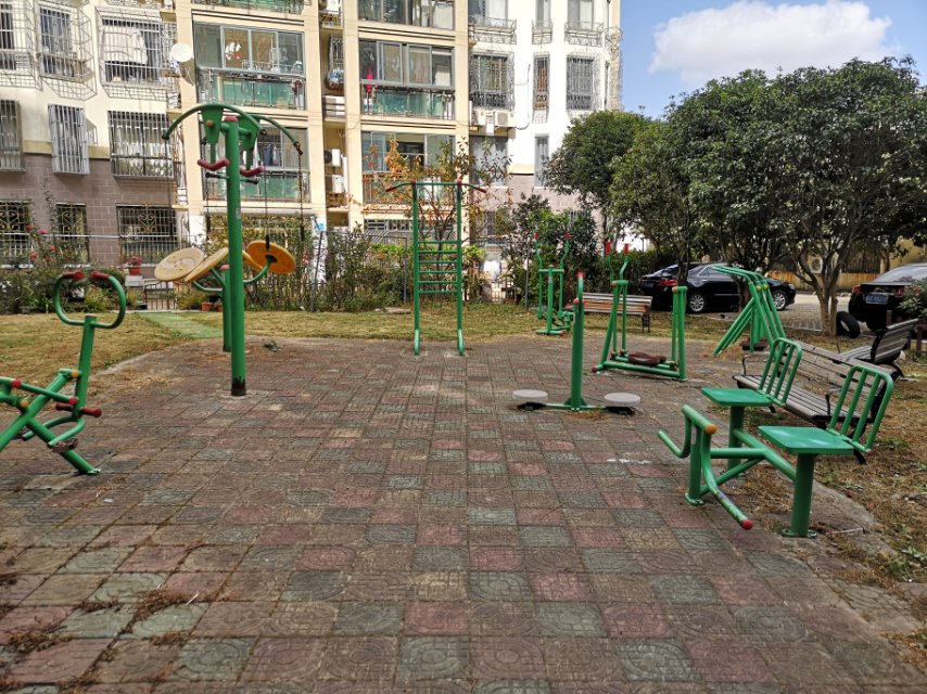 見龍苑小區(qū)健身點