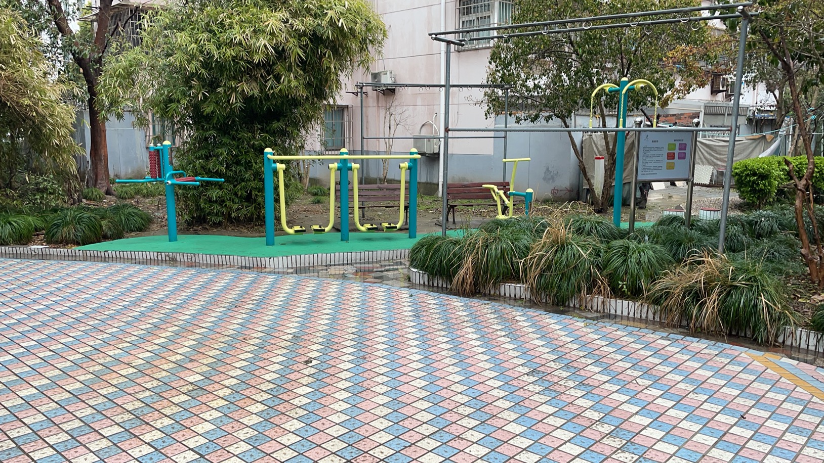 藍(lán)高居委市民益智健身點(diǎn)3