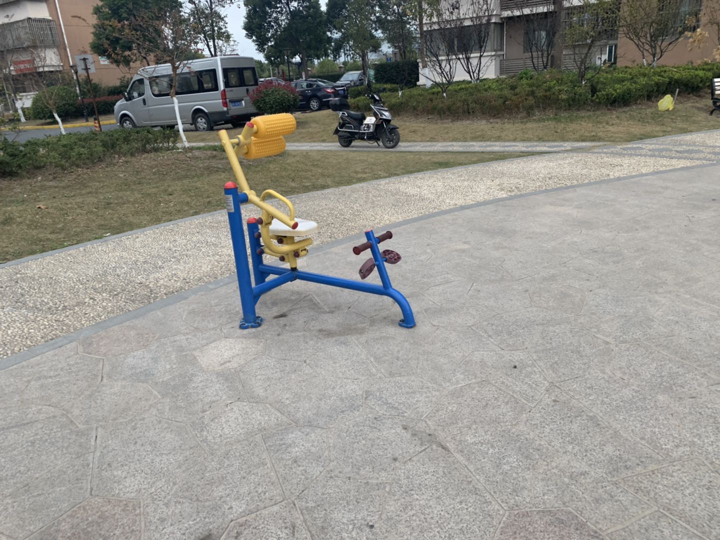 自重腹背鍛煉器