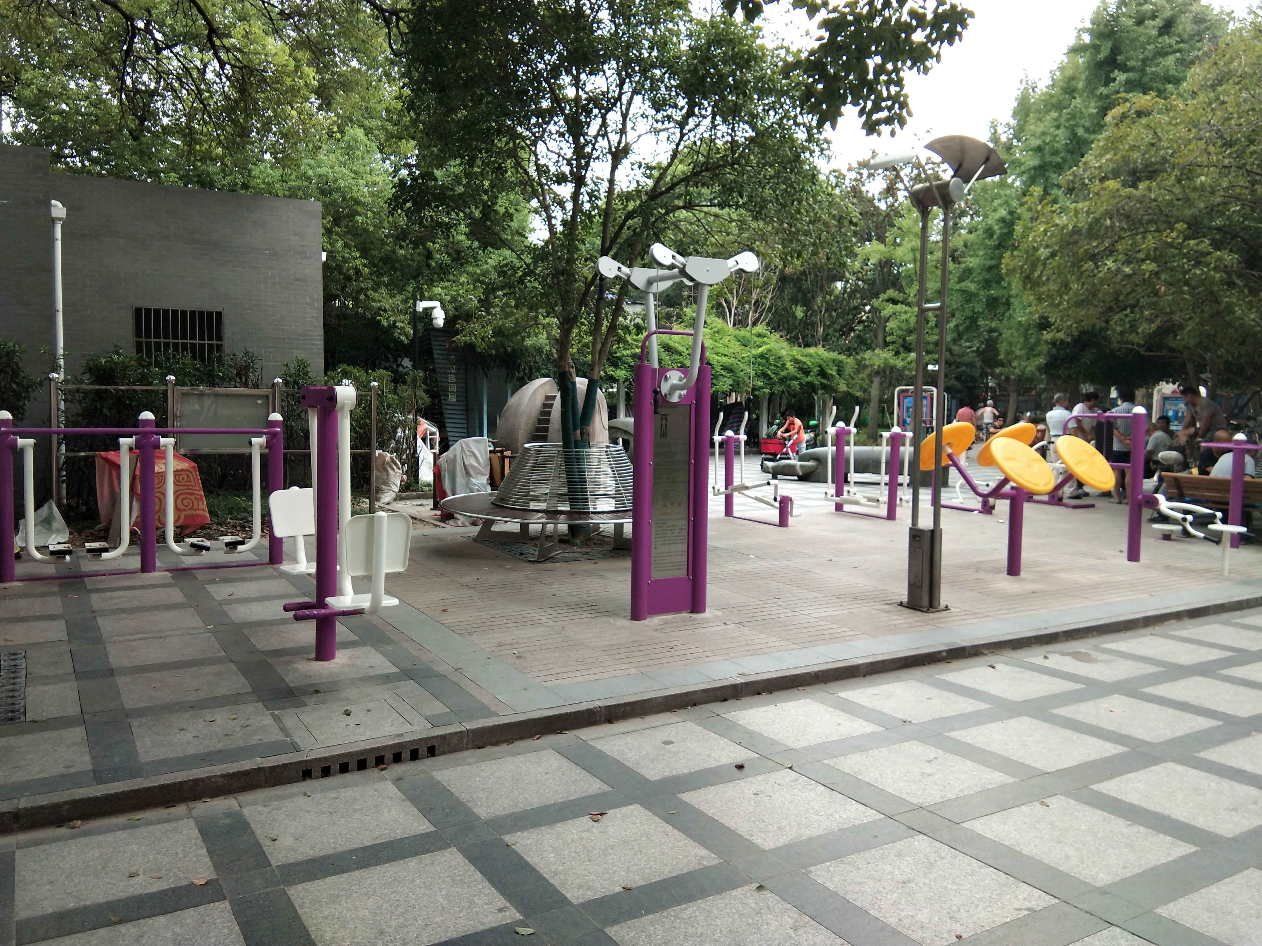 莘松三村健身點(diǎn)