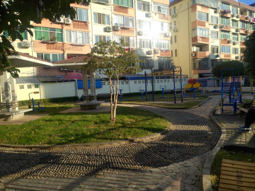 浦東新區(qū)高東鎮(zhèn)高東新村居民委員會健身苑點(diǎn)1