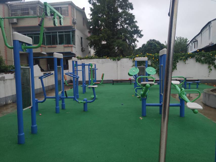 第一居委會鶴江路健身益智點(diǎn)