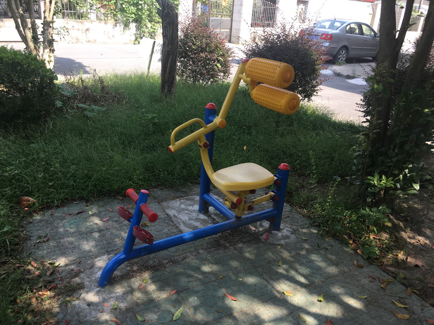 自重腹背鍛煉器