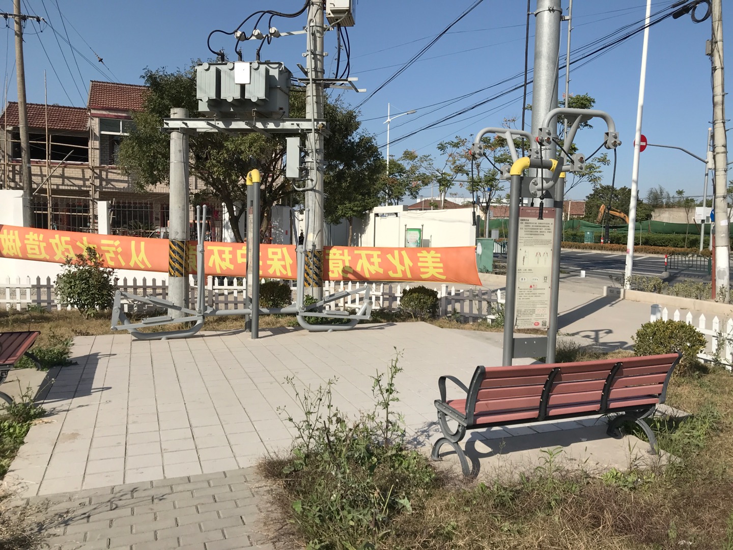 鄧三村3組川南奉公路4298號東健身路徑