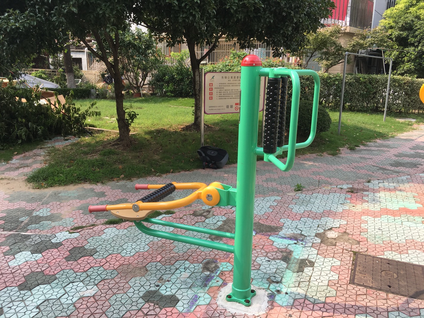 坐式腰背按摩器