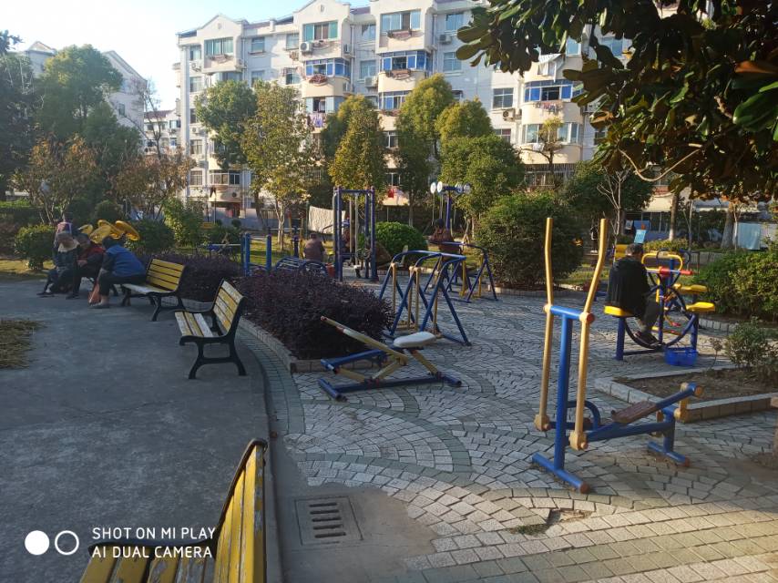 思凡一居航城五路401弄39號(hào)西健身路徑