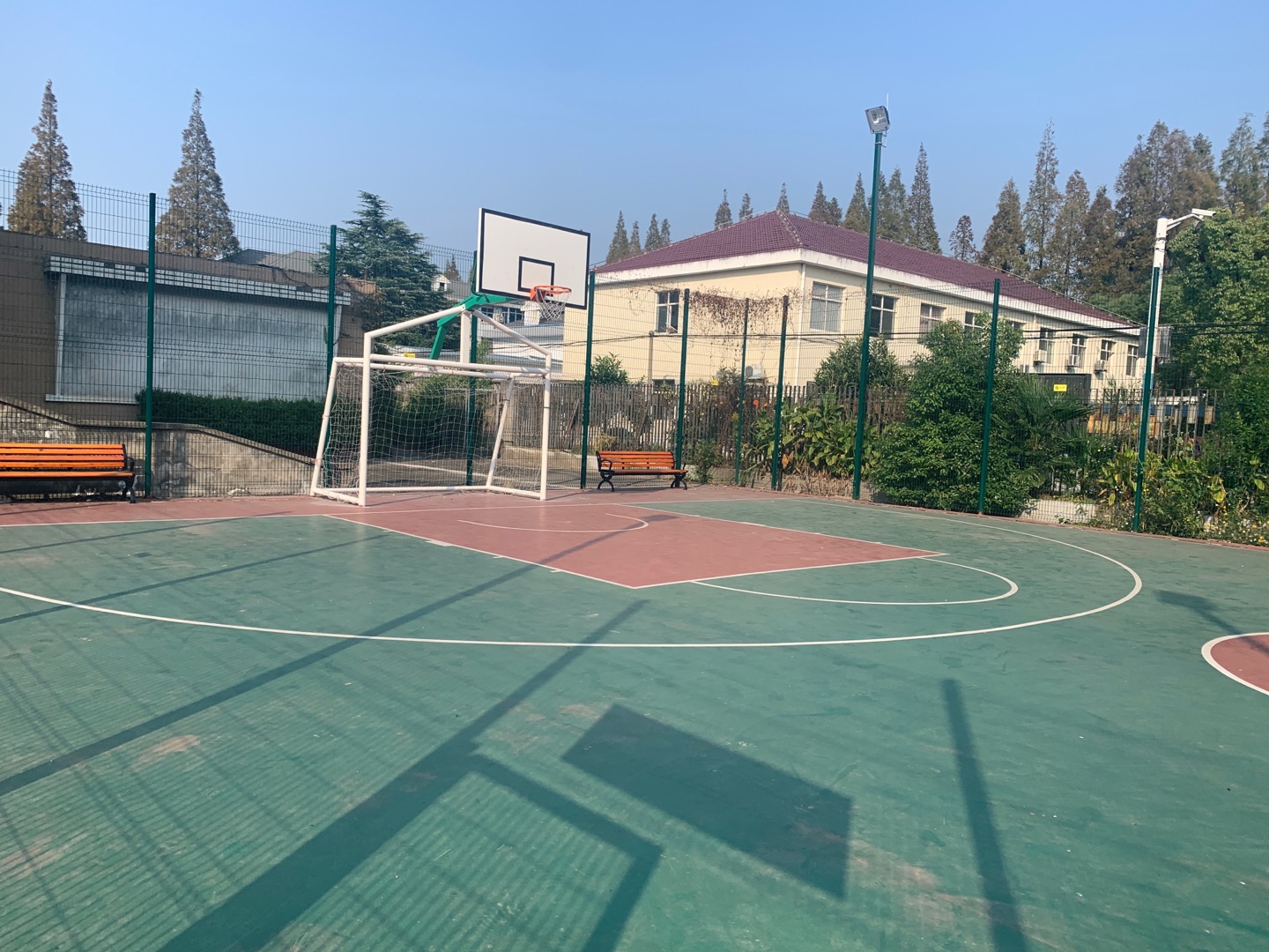 躍進(jìn)籃球場(chǎng)