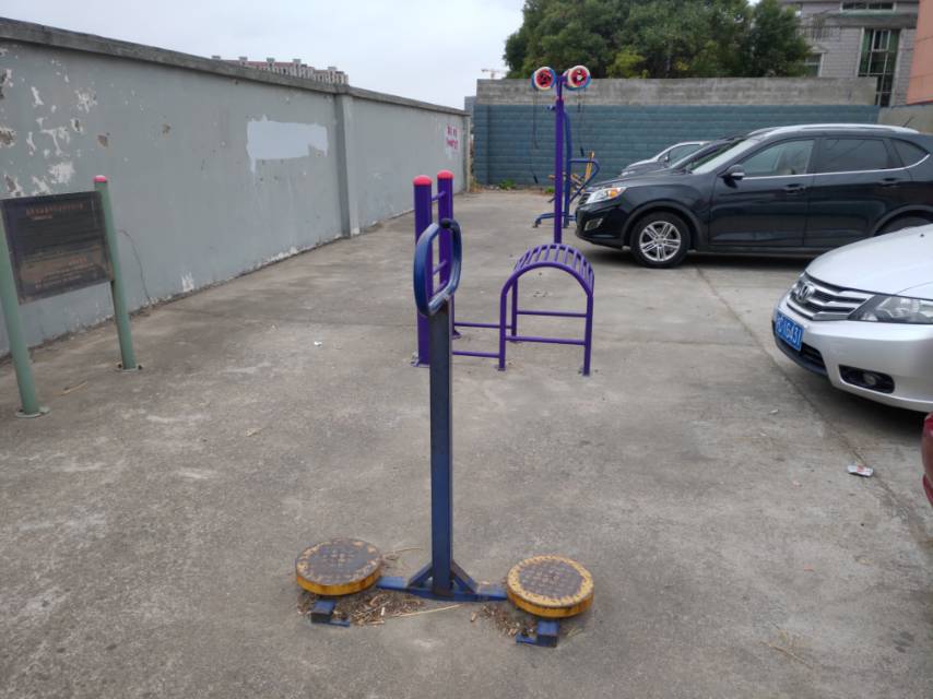 彭鎮(zhèn)居委健身點(diǎn)