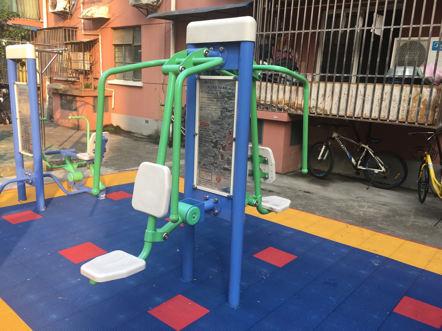 雙立柱前推訓(xùn)練器