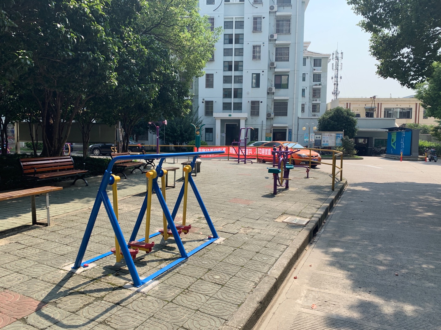 榮都公寓20弄健身點(diǎn)