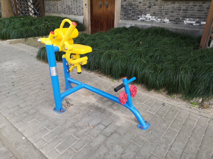 自重腰腹鍛煉器