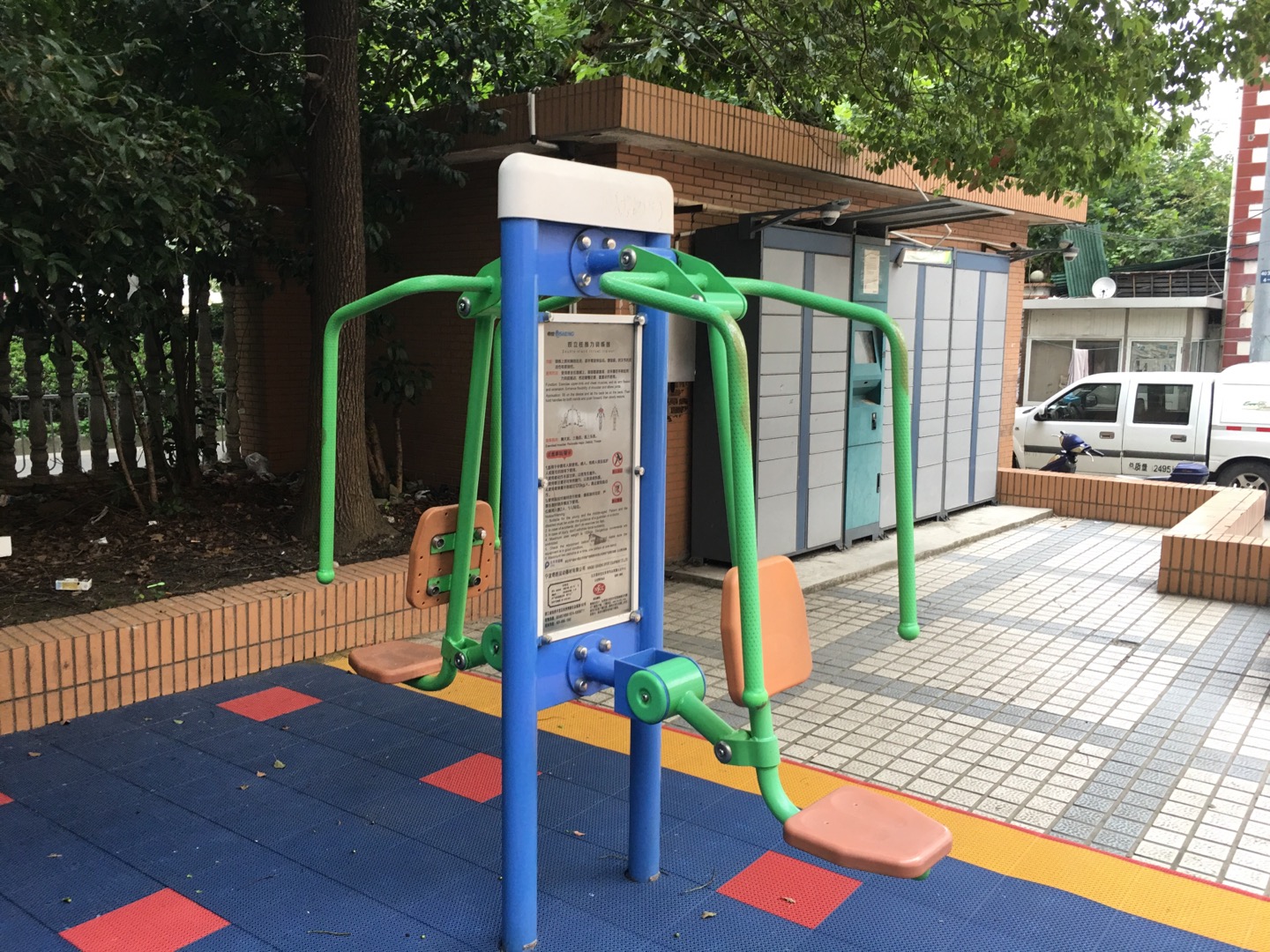 雙立柱推力訓(xùn)練器