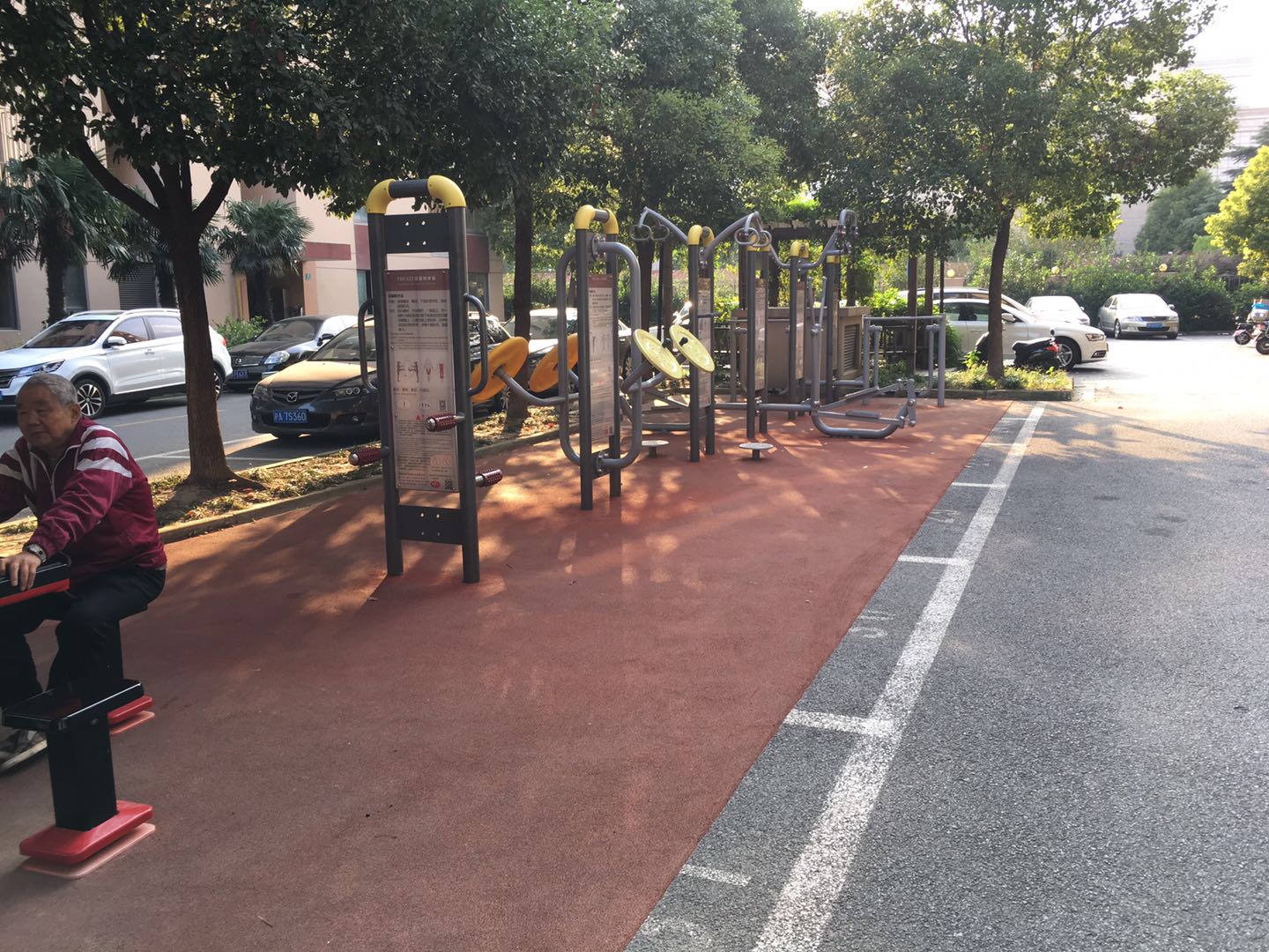 場中二居委益智健身點(diǎn)