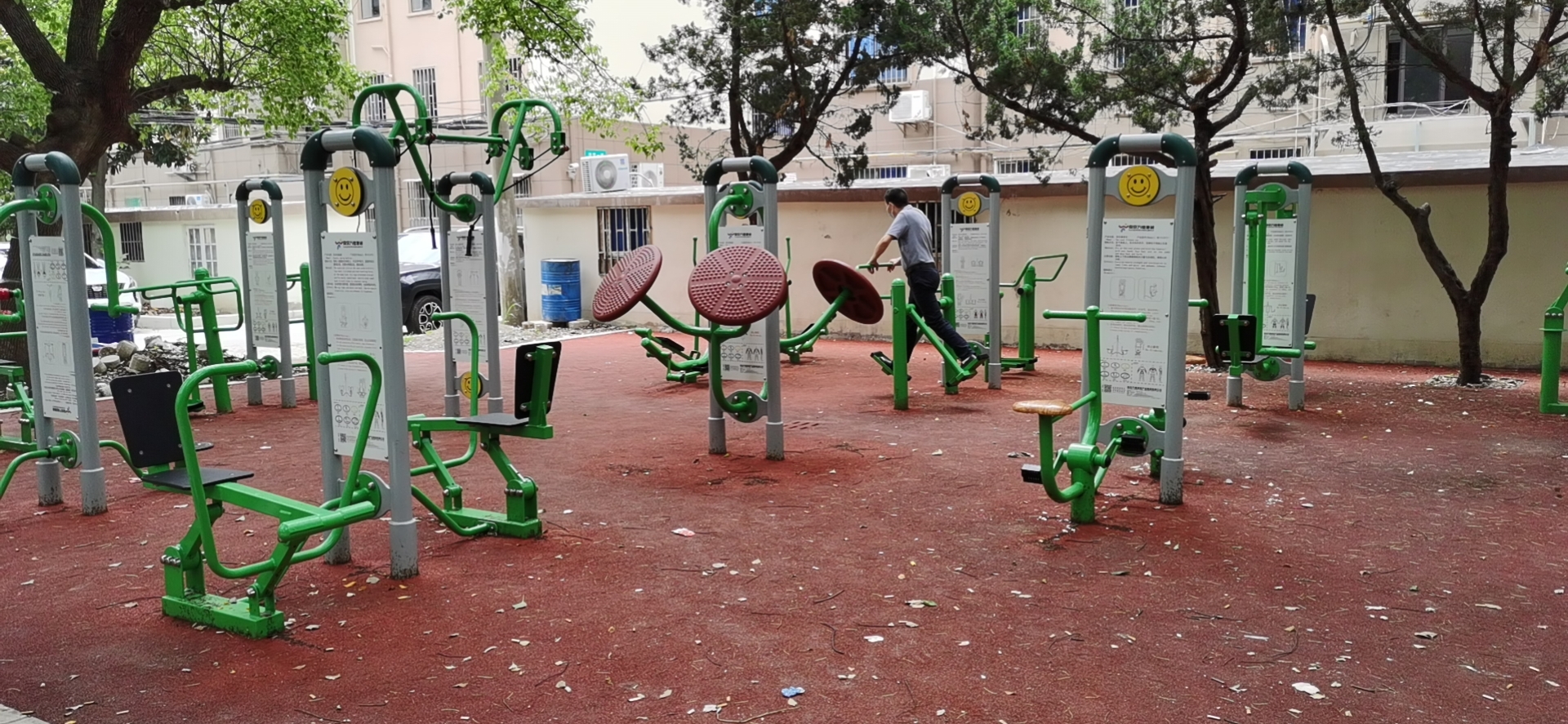 鴻寶一村南區(qū)市民益智健身苑點(diǎn)（2）