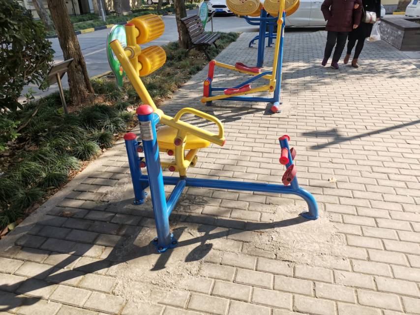 自重腰腹鍛煉器