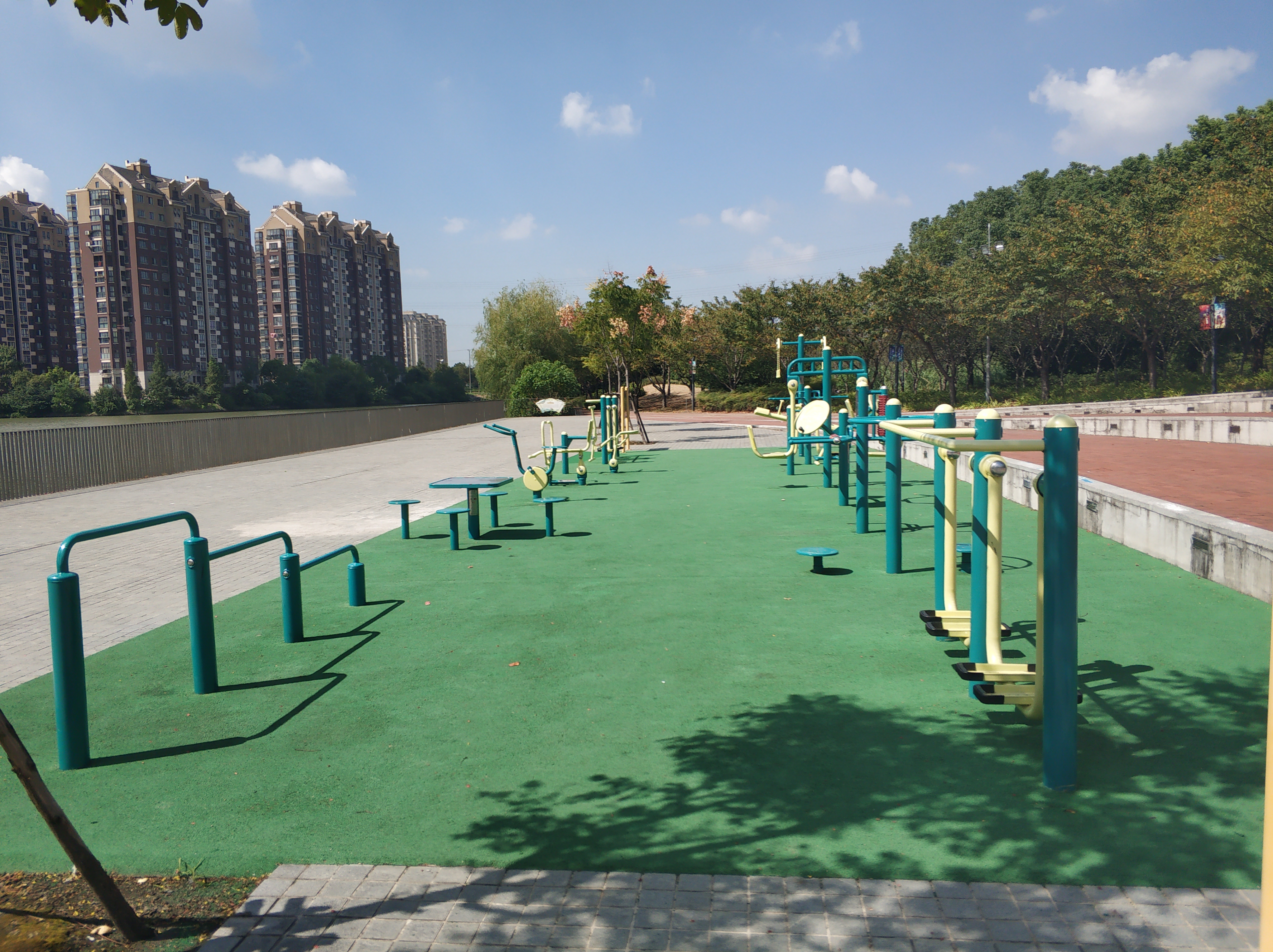 香花橋街道沁園湖公園健身苑點(diǎn)