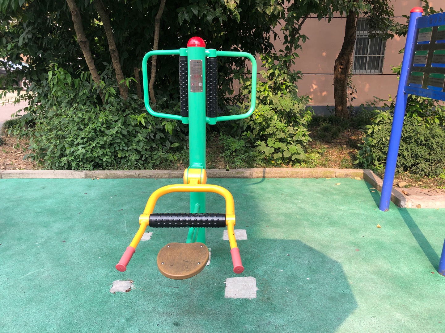 坐式腰背按摩器