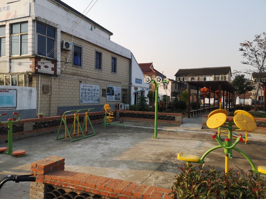 環(huán)東居委健身苑點(diǎn)