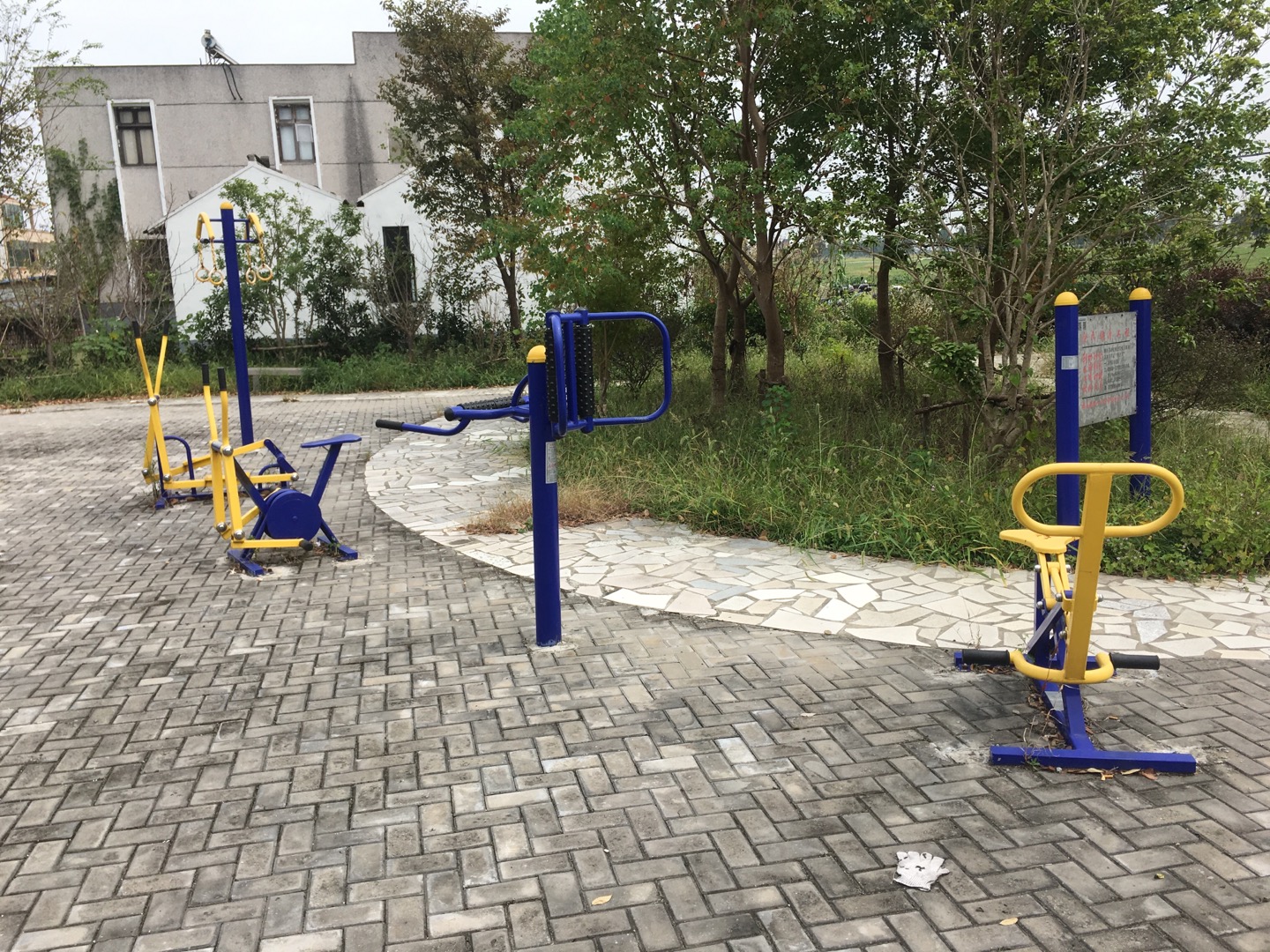 四村村新建隊健身點