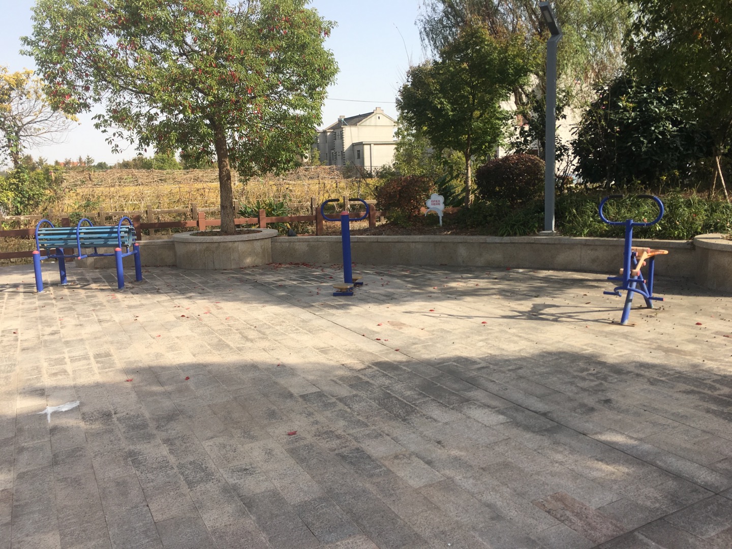 老港鎮(zhèn)東河村民委員會西河8組健身苑點