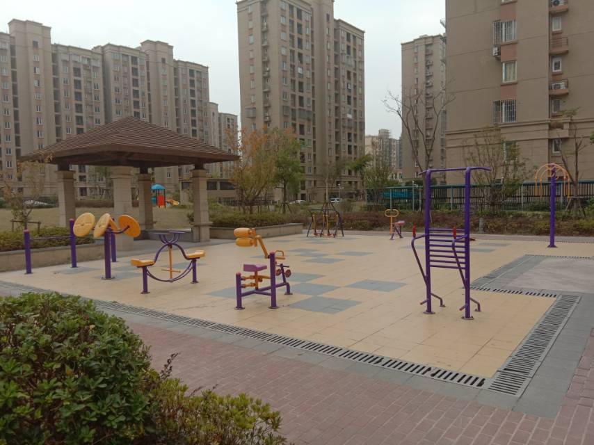 江暉苑居委江暉路296弄13幢西健身路徑