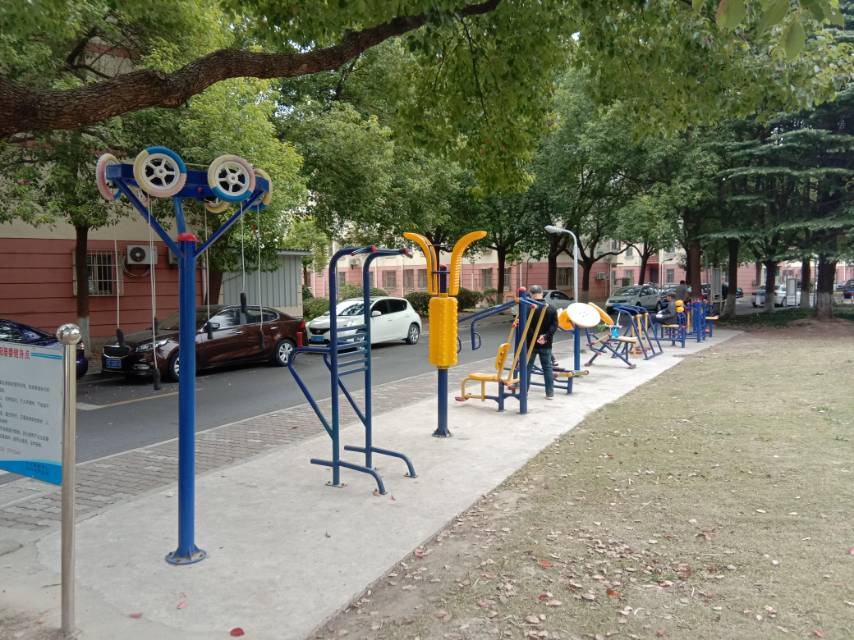 晨陽居委晚霞路550弄25號健身路徑