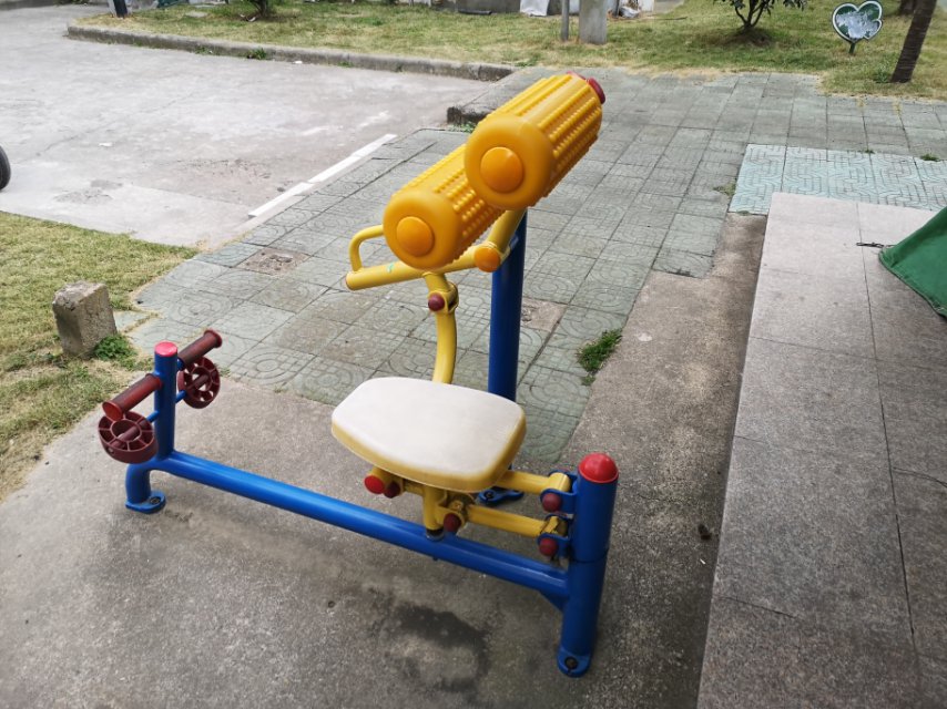 自重腰腹鍛煉器