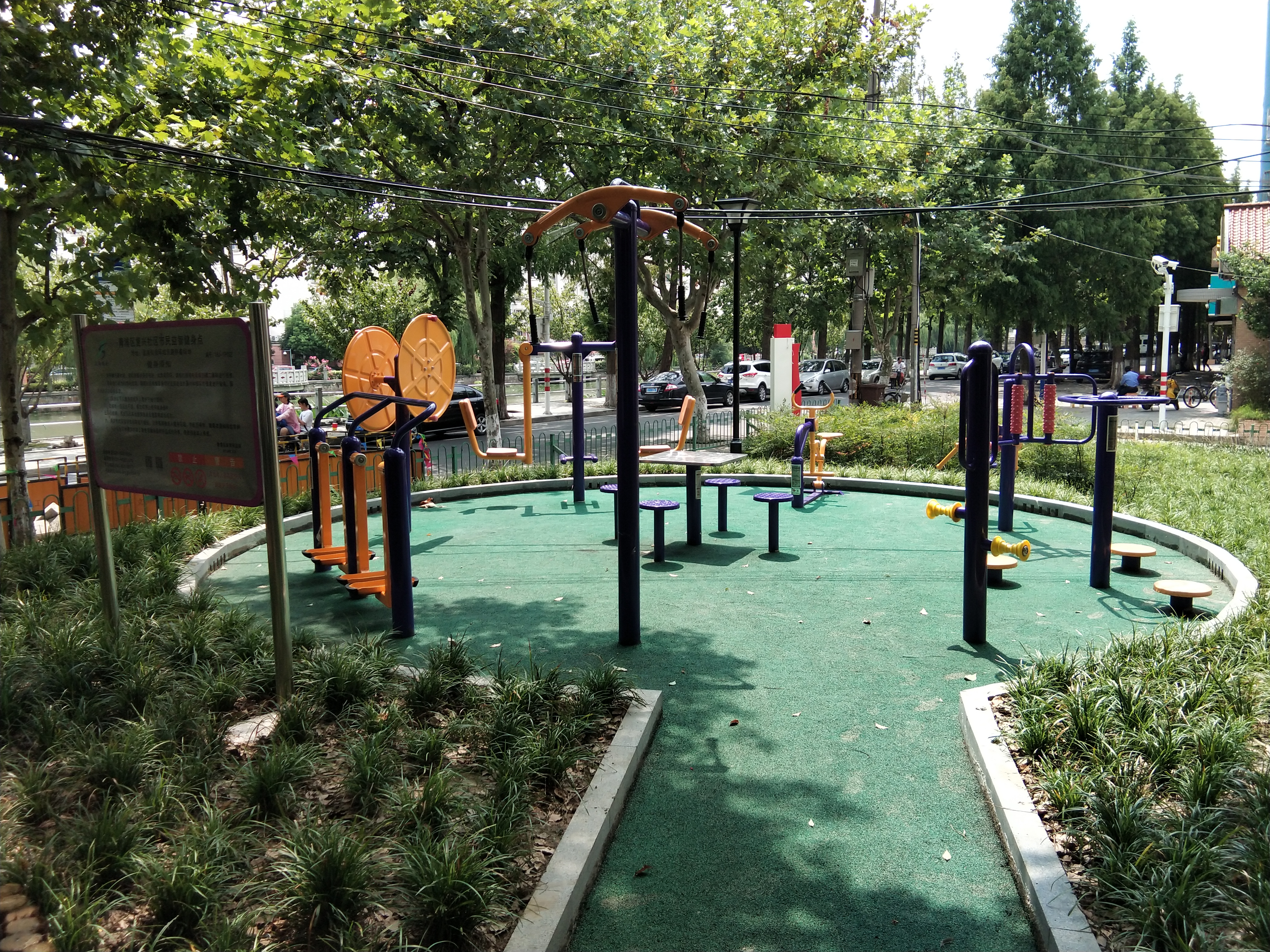 復(fù)興社區(qū)僑鑫綠地健身點(diǎn)