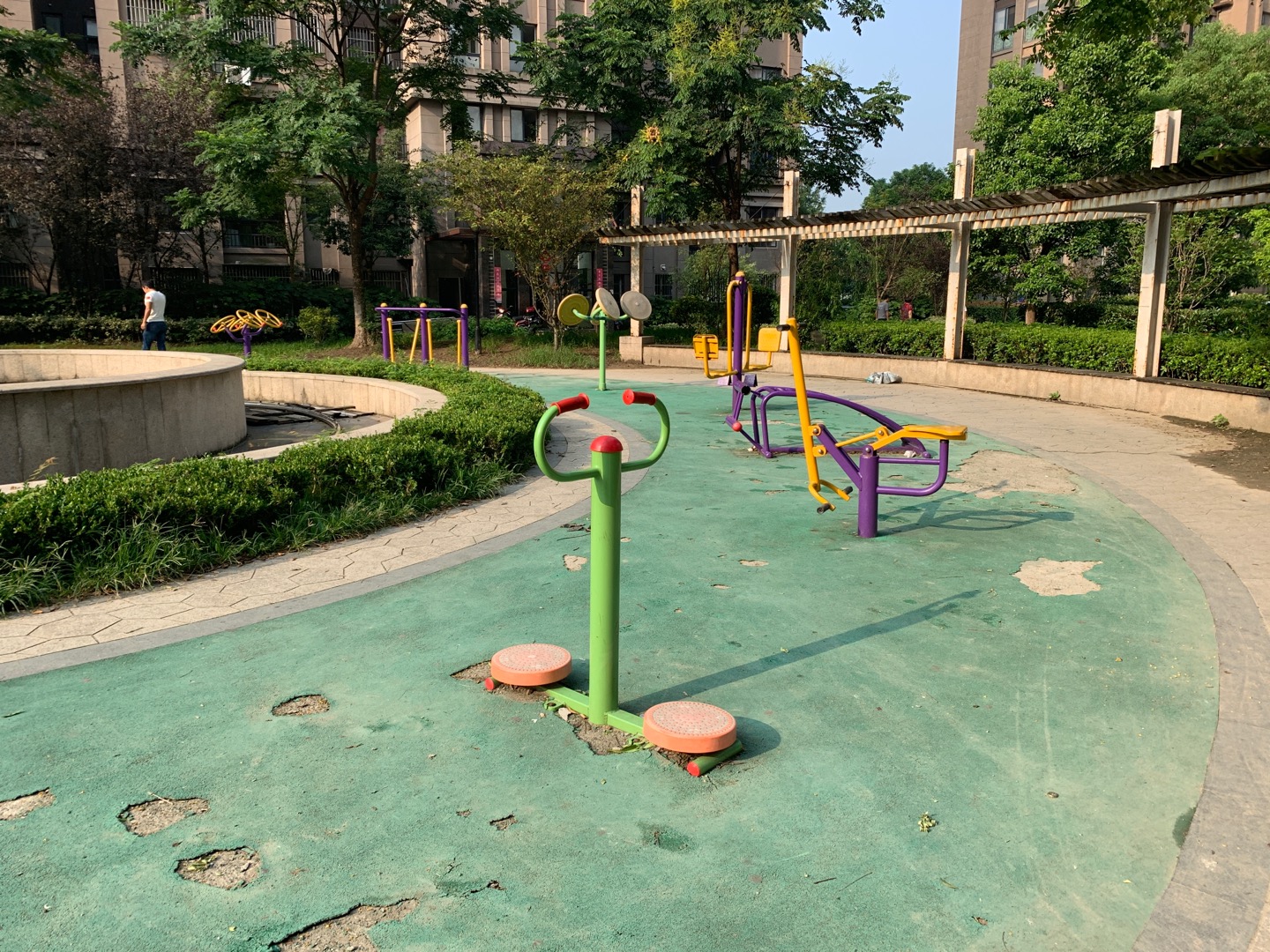 新江居委會晶彩小區(qū)益智健身點