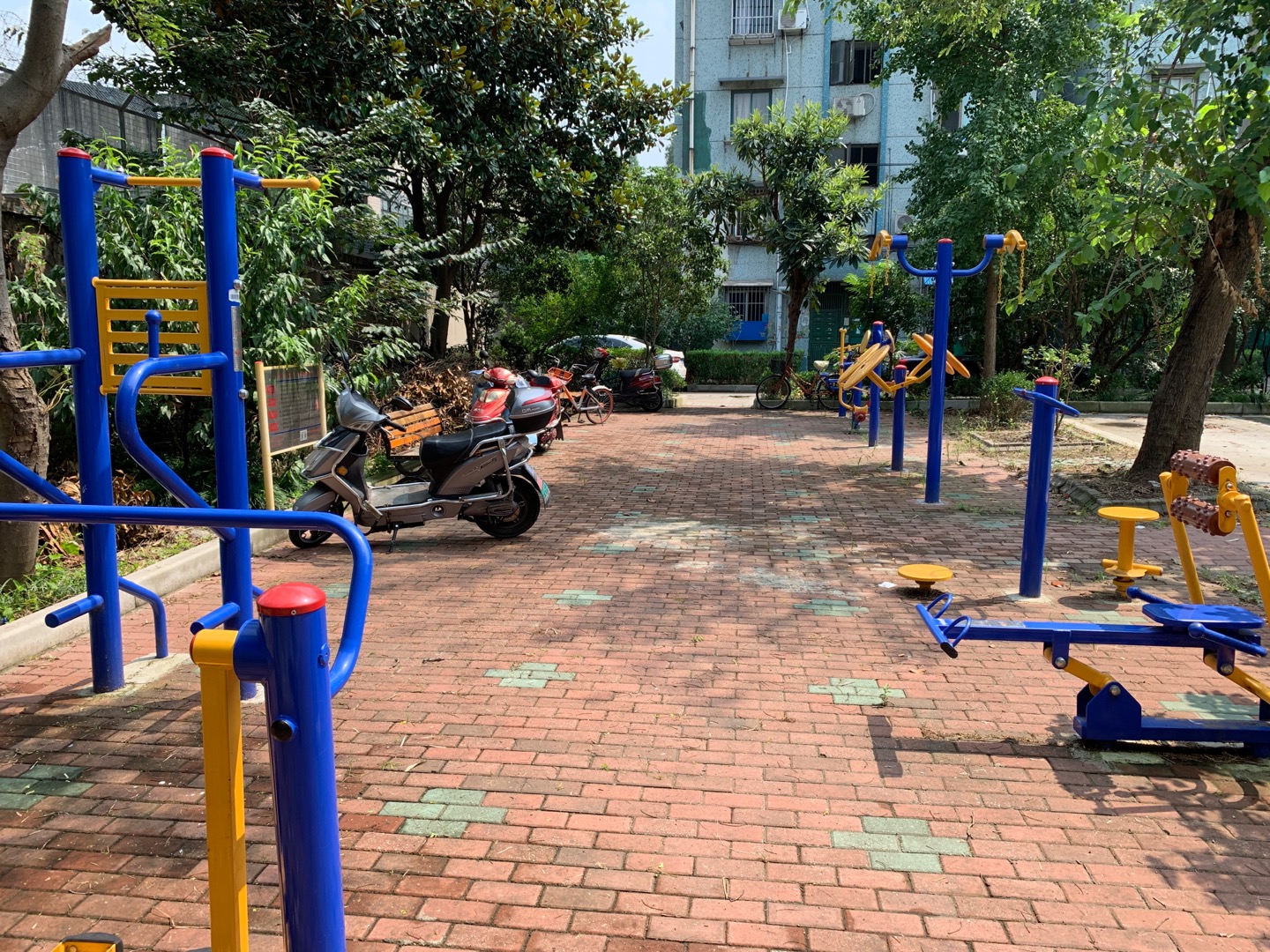 長一居委780弄健身點49號