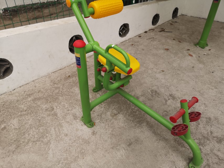 自重腹背鍛煉器