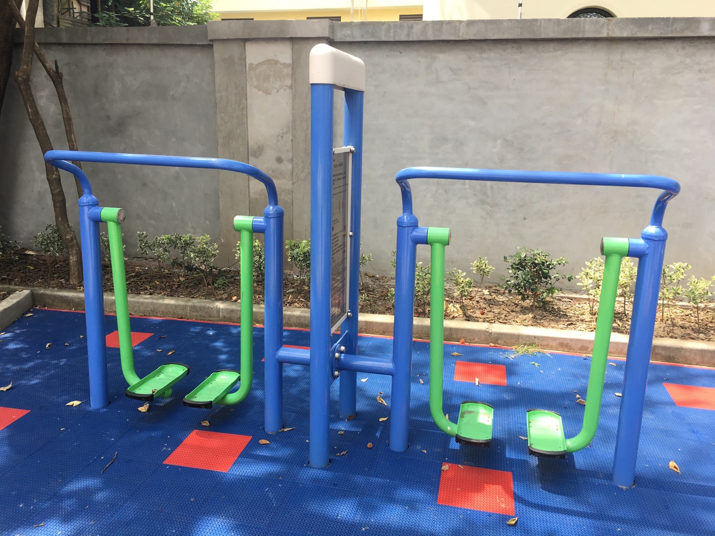 雙立柱太空漫步器