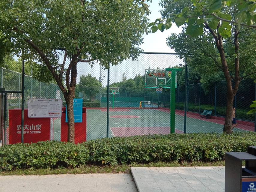 環(huán)城林帶運(yùn)動場