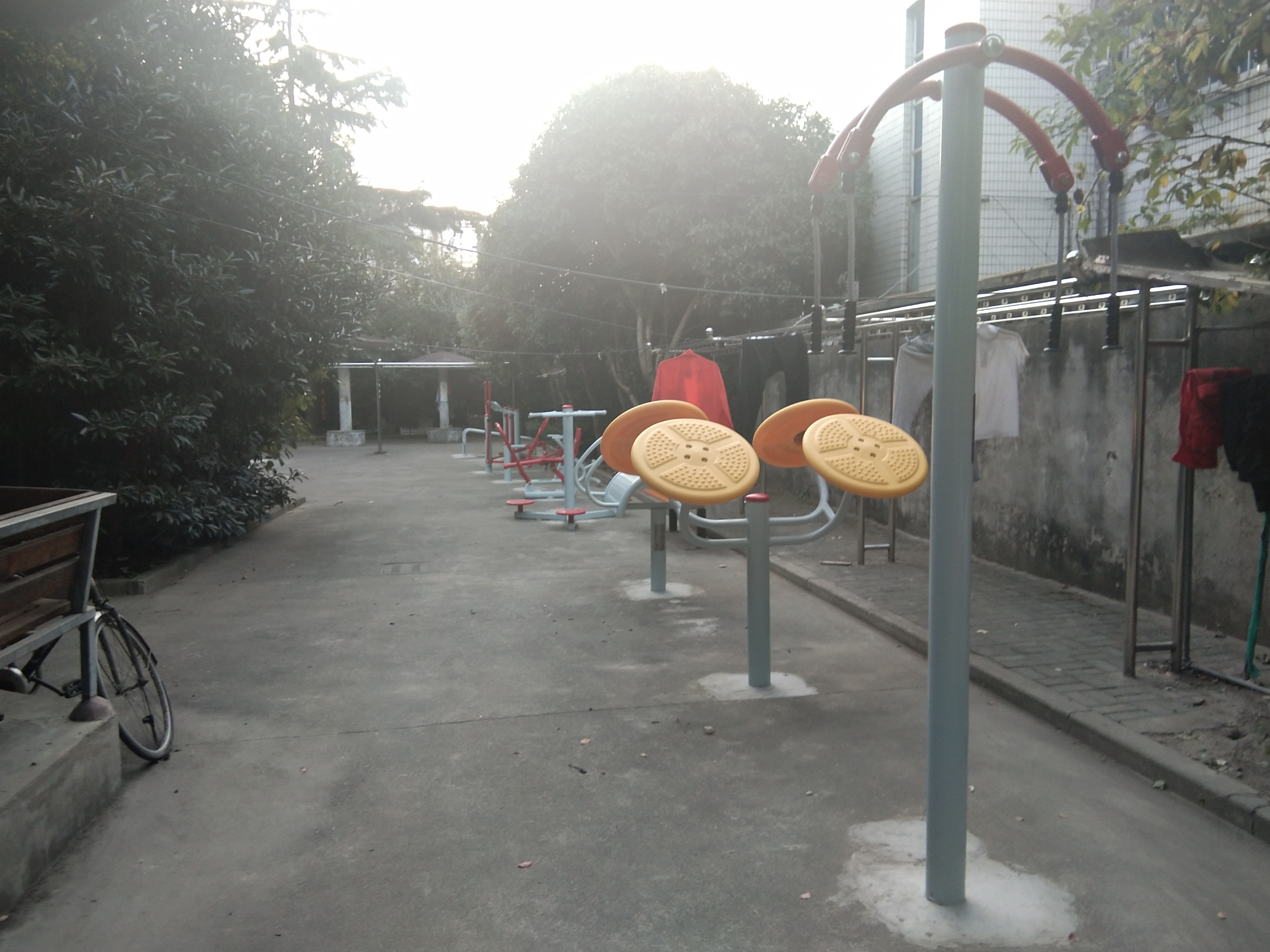 蓮中居委健身點(diǎn)