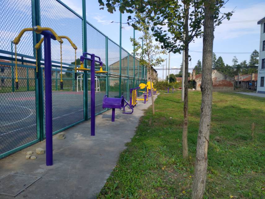 新海鎮(zhèn)長(zhǎng)樂(lè)二村南側(cè)健身點(diǎn)