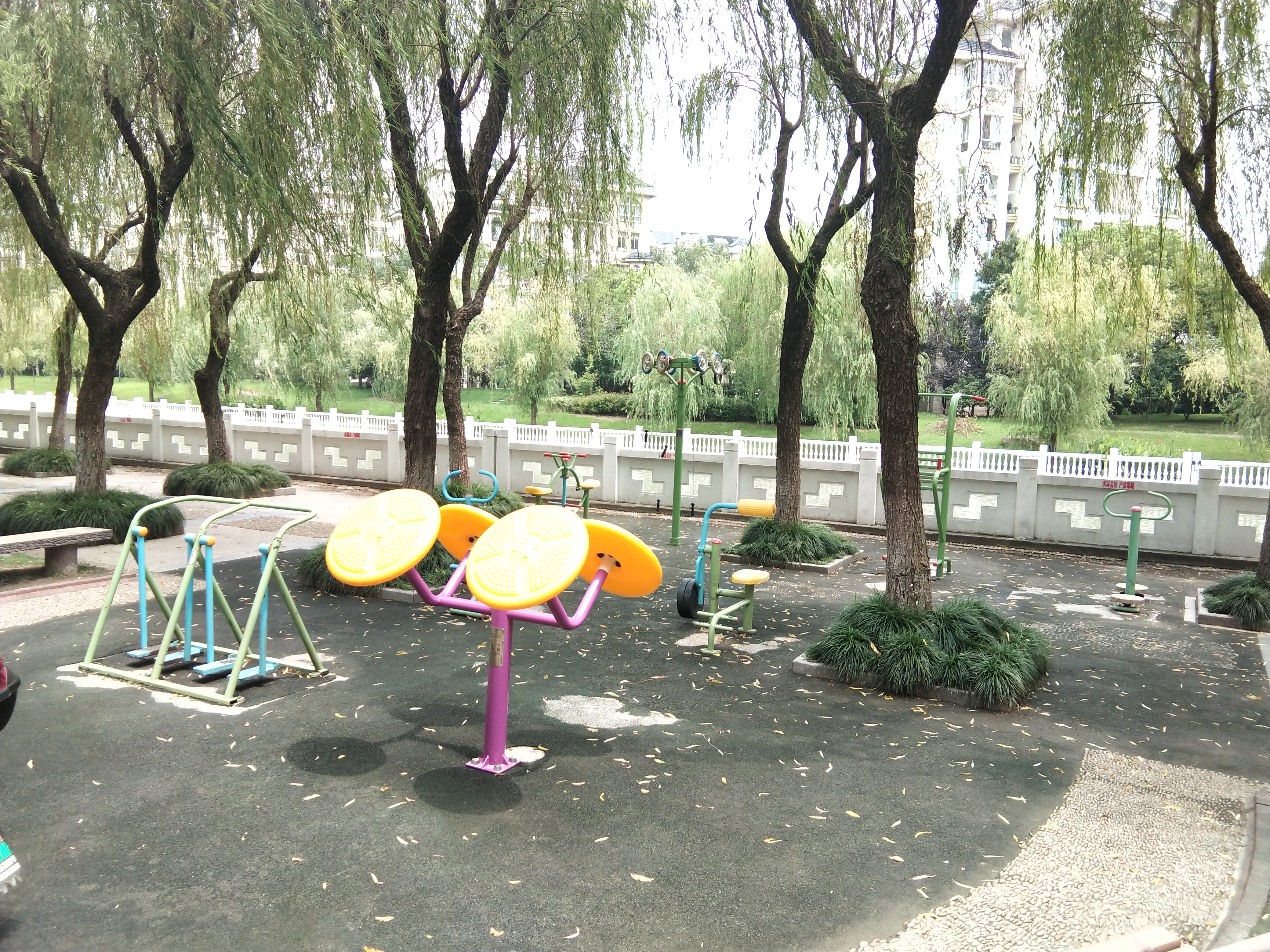 輕軌公園健身點(diǎn)