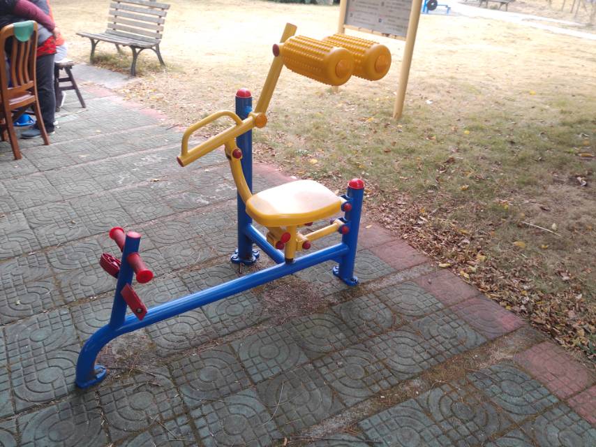 自重腰腹鍛煉器