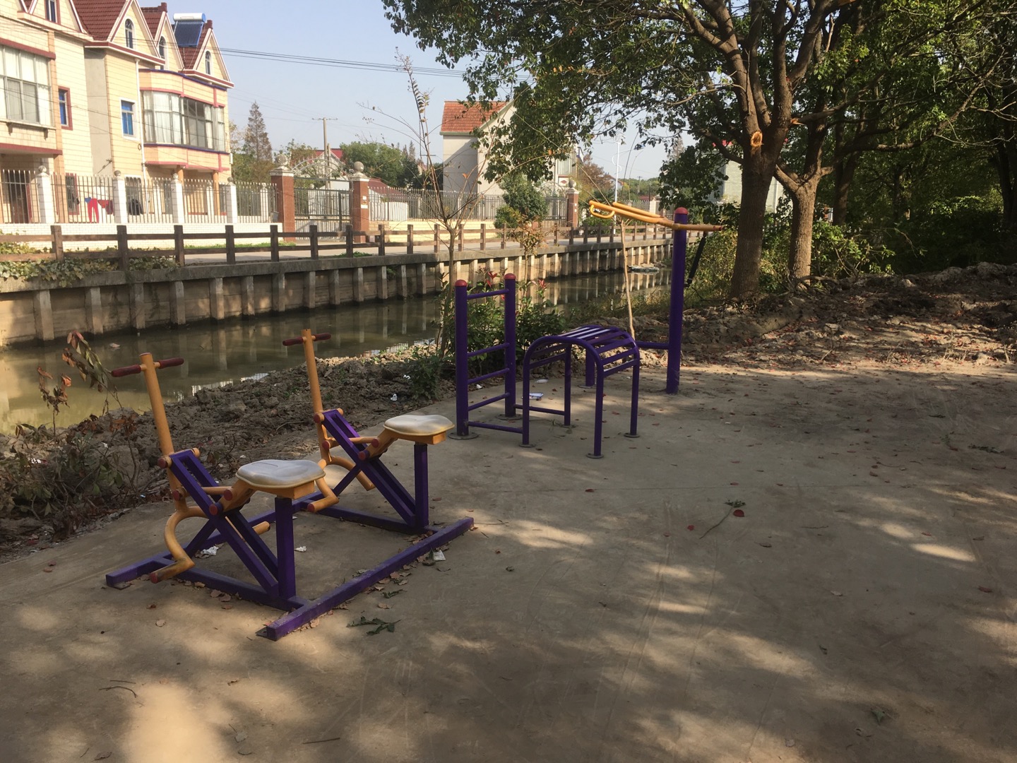 老港鎮(zhèn)成日村民委員會(huì)成日8組健身苑點(diǎn)