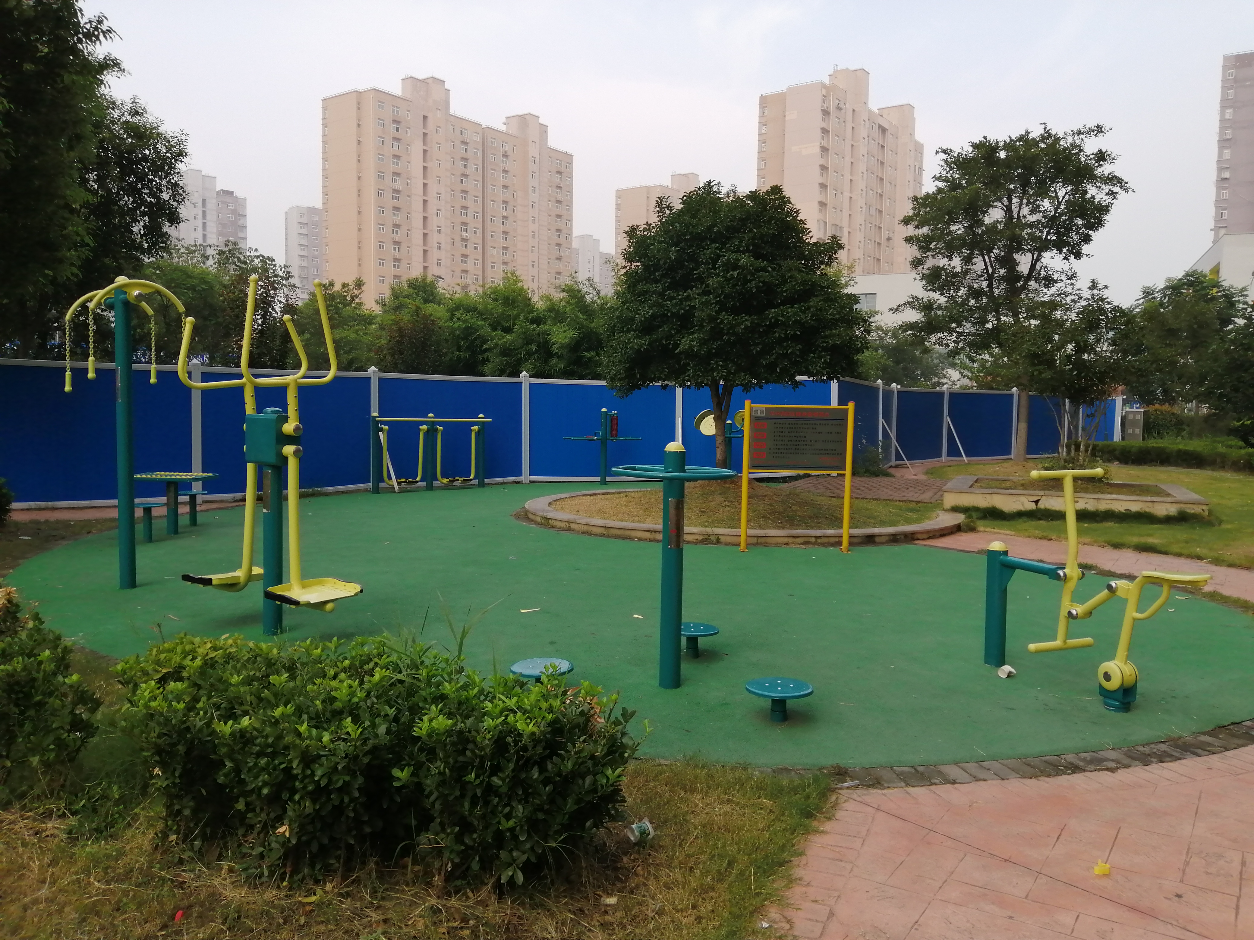 華中苑D區(qū)健身苑苑點(diǎn)