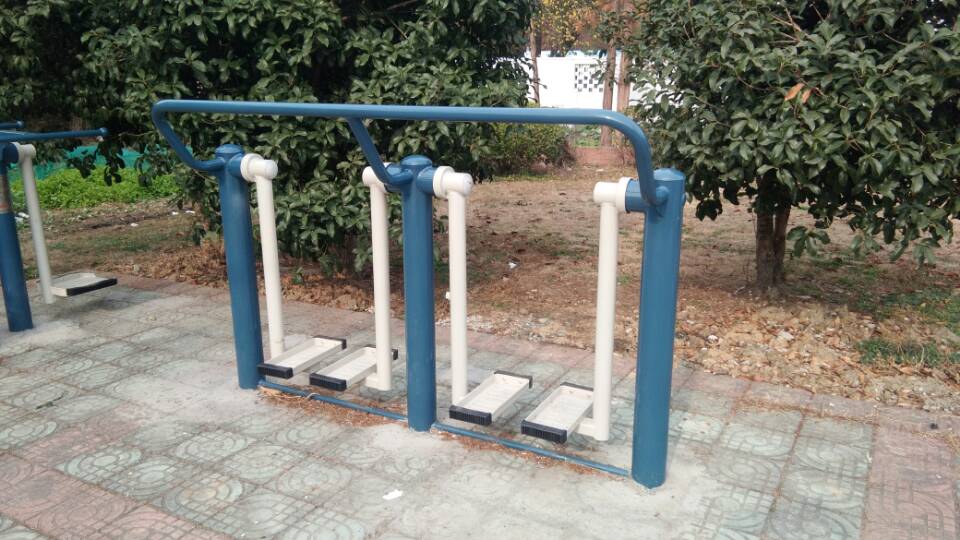 二位太空漫步機