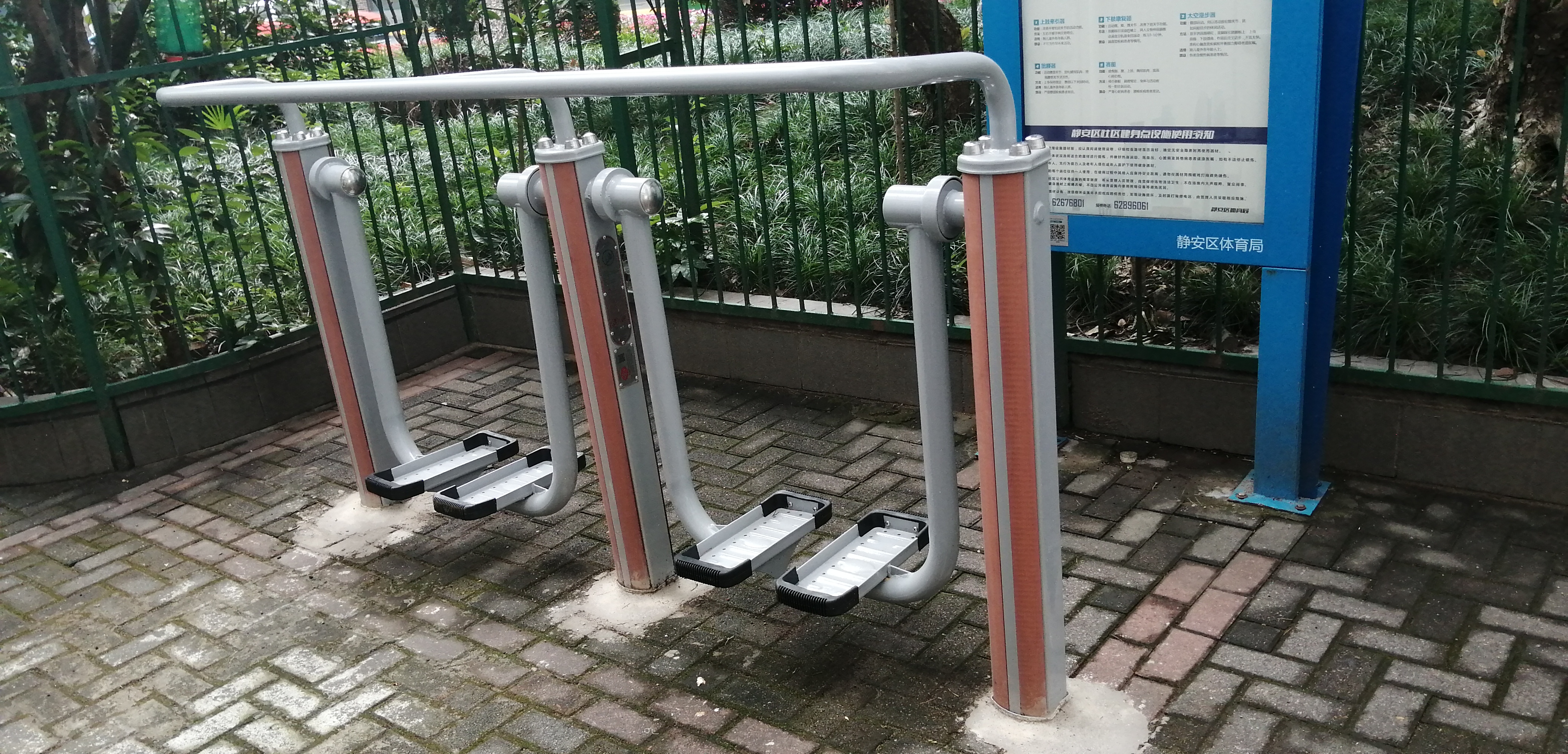 雙位太空漫步機