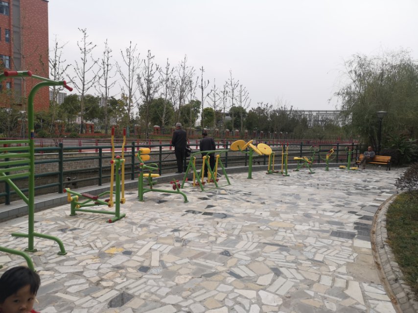 金色航城居委健身點(diǎn)