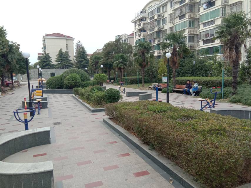 百欣苑居委東亭路836路4幢-5幢間健身路徑