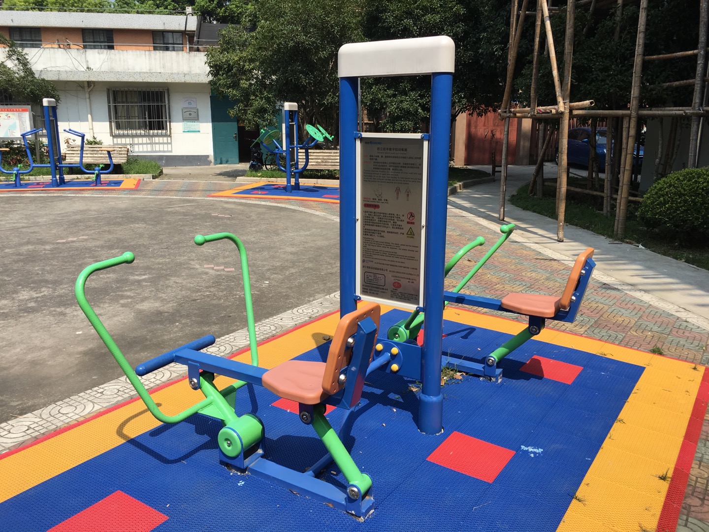 雙立柱平推平拉訓(xùn)練器